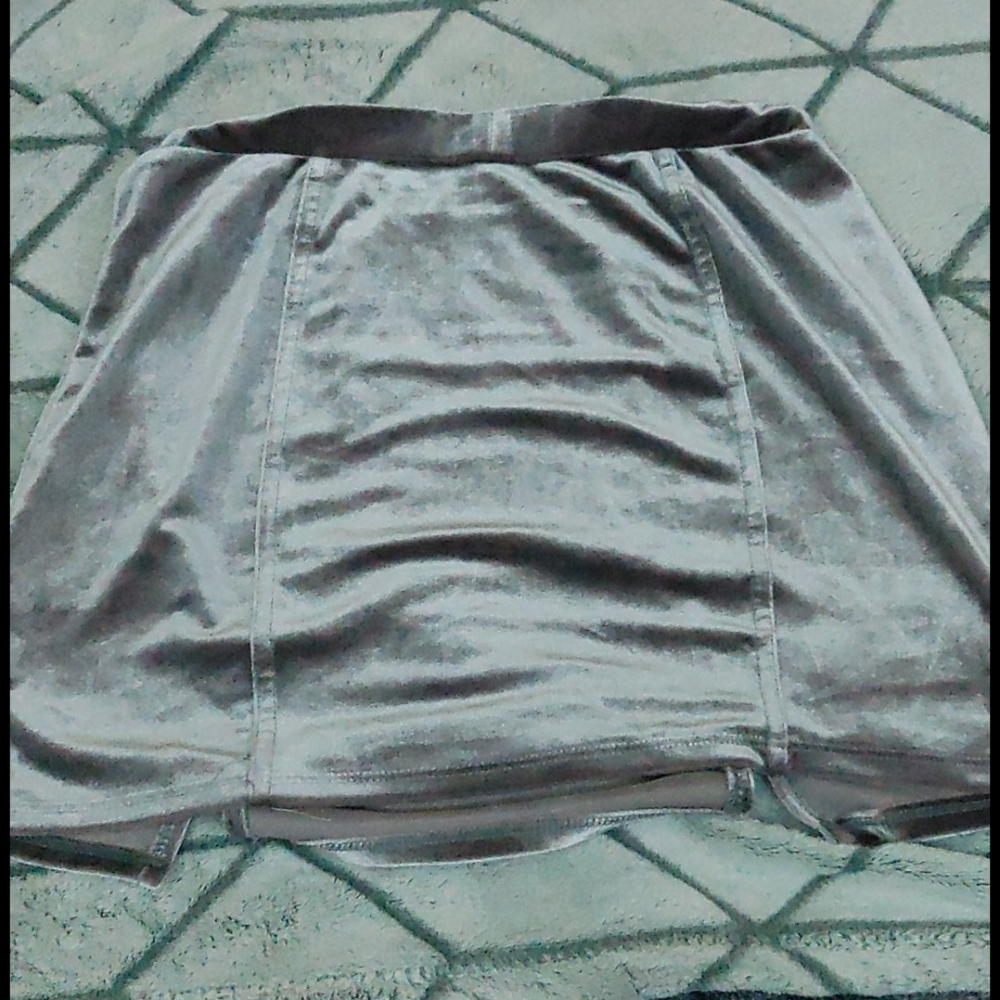 skirt - Picture 2 of 2